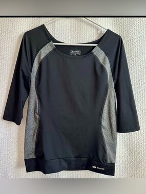 SUGOI Black Gray 3/4 Sleeve Cycling Biking Athletic Performance Top Size Small